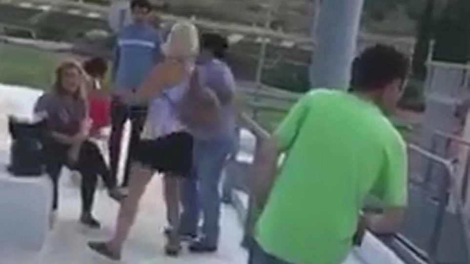 Άγριο ξύλο και μπινελίκια: Αγανακτισμένοι κάτοικοι επιτέθηκαν στον υπεύθυνο πολιτικής προστασίας του Μαραθώνα – Ανταπέδωσε στο χτύπημα!